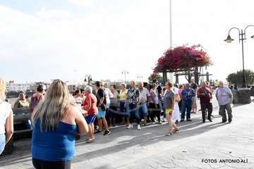 Protesta de vecinos y feriantes (Foto y Antonio Alí)